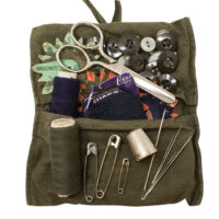 Kit de costura usado instinto usado